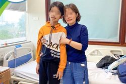 Bé trai ngã gục sau cú đá quả bóng rất mạnh của đồng đội, ngừng tim gần 60 phút được cứu sống ngoạn mục