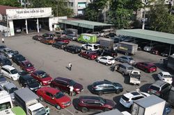Thuê người 'xếp lốt', đăng kiểm xe: Nguy cơ 'mất cả chì lẫn chài'
