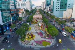 Toàn cảnh đường hoa Nguyễn Huệ trước ngày đón khách