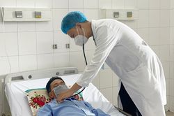 Một giờ cấp cứu bệnh nhân vỡ túi phình động mạch tá - tụy