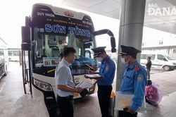 Xử lý xe đậu, đỗ dưới lòng, lề đường dịp Tết