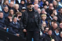 Jurgen Klopp, đơn giản chỉ là tự làm tự chịu
