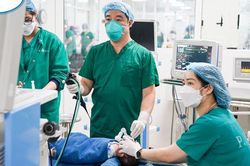 Hóc hạt lạc, 3 trẻ suy hô hấp nặng