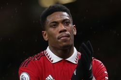 HLV Ten Hag: Martial năn nỉ được ra sân