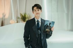 Chỉ một hành động nhỏ, Song Joong Ki vô tình để lộ tính cách thật với đồng nghiệp