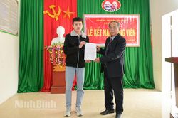 Yên Mô: 41 thanh niên ưu tú được kết nạp Đảng trước khi lên đường nhập ngũ