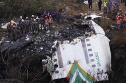 Vụ máy bay rơi ở Nepal, 72 người tử vong: Đu dây xuống hẻm núi tìm kiếm