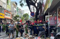 Công an TP HCM thông tin ban đầu vụ sập cửa hàng tiện lợi khiến nhiều người mắc kẹt