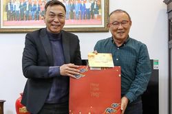 Lãnh đạo VFF chúc Tết HLV Park Hang Seo