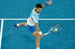 Australian Open: Novak Djokovic giành trận thắng thứ 7 liên tiếp, Alexander Zverev và Casper Ruud bị loại