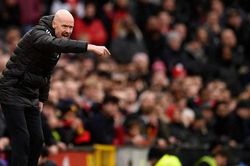 HLV Ten Hag nói gì sau cú vấp trước Crystal Palace?