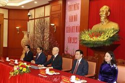 Tổng Bí thư chúc Tết các đồng chí lãnh đạo và nguyên lãnh đạo Đảng, Nhà nước