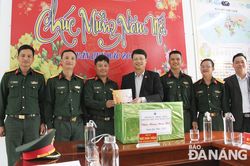 Lãnh đạo Mặt trận thành phố thăm các đơn vị làm nhiệm vụ dịp Tết Quý Mão 2023