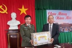 Chính trị - Xã hội Theo dòng thời sự Phó Bí thư thường trực Tỉnh ủy Phan Ngọc Thọ thăm, chúc Tết Phòng An ninh chính trị nội bộ - Công an tỉnh