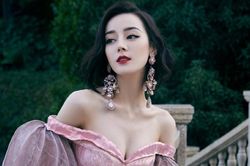 Truyền thông tiết lộ về hành xử của Địch Lệ Nhiệt Ba, Triệu Lệ Dĩnh