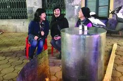Hà Nội luộc bánh chưng vỉa hè
