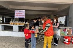 Nồi cháo nhân ái ấm áp yêu thương