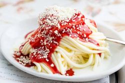 Món kem đánh lừa thị giác, nhìn qua ngỡ đĩa mì spaghetti