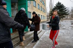 Tình hình Nga-Ukraine: Đoàn xe cứu trợ đầu tiên của LHQ đến Soledar, Tổng thống Putin họp với Hội đồng An ninh