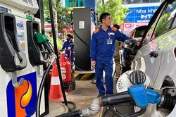 'Siết' kiểm tra, giám sát hoạt động kinh doanh xăng dầu dịp Tết Nguyên đán 2023