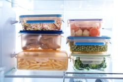 Chuyên gia chỉ cách bảo quản thực phẩm trong tủ lạnh ngày Tết