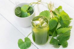 Chỉ cần chăm chỉ uống 1 trong những loại nước này mặt mụn chi chít cũng sạch bong