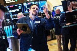 Dow Jones giảm phiên thứ ba liên tiếp, quay lại mức cuối năm 2022