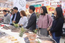 Kiểm tra thị trường hàng hóa Tết Nguyên đán Quý Mão 2023