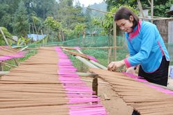Giữ nghề làm hương truyền thống
