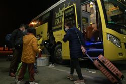 Bến xe thông thoáng ngày cuối năm