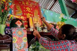 Văn khấn mùng 1 Tết Nguyên Đán Quý Mão 2023