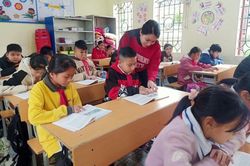 Thầy cô 'ngóng' Tết đoàn viên...