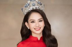 Hoa hậu Mai Phương đằm thắm trong bộ ảnh áo dài đón năm mới