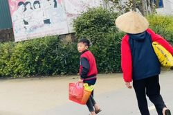Ấm áp phiên chợ quê ngày Tết