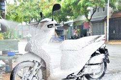 Tân trang, bảo dưỡng xe máy chơi Tết