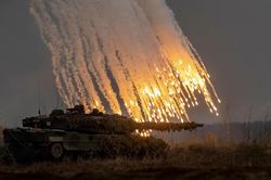 Phương Tây không gửi xe tăng cho Kiev, Mỹ khuyên Ukraine ngừng phát động phản công lớn
