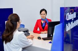 Thu nhập nhân viên ngân hàng gây bất ngờ với nhà băng đứng đầu và chót bảng