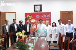 Chủ tịch UBND thành phố Lê Trung Chinh thăm, chúc Tết các đơn vị