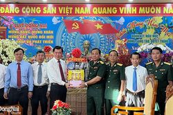 Bí thư Tỉnh ủy Nguyễn Hồng Lĩnh thăm, chúc Tết Bộ Chỉ huy quân sự tỉnh và Công an tỉnh