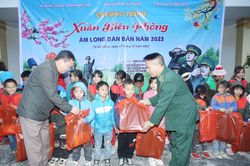 Mãi 'ấm lòng dân bản'