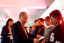 Chính trị - Xã hội Theo dòng thời sự Phó Bí thư Thường trực Tỉnh ủy Phan Ngọc Thọ chung vui đêm giao thừa 'Mùa xuân trên quê hương mới'