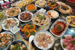 Sắp mâm cỗ cúng mùng 2 Tết Quý Mão các miền khác nhau thế nào?