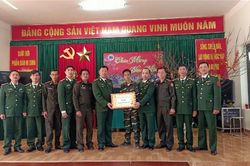 Đại đội Biên phòng 224 chúc Tết Đồn Biên phòng Nậm Càn
