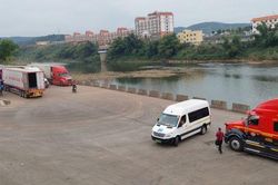 Bảo đảm các biện pháp chống dịch, thúc đẩy hoạt động xuất, nhập khẩu hàng hóa tại Móng Cái