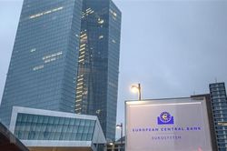 ECB sẵn sàng tăng lãi suất 50 điểm cơ bản trong hai tháng 2 và 3