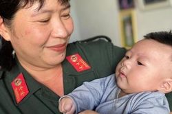 Xuân ấm áp trong vòng tay 'Mẹ đỡ đầu'