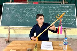 Mang hát then đàn tính đến với học sinh nội trú