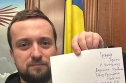 Tổng thống Ukraine cách chức phụ tá thân cận