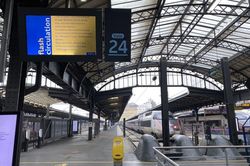 Pháp: Một nhà ga ở thủ đô Paris phải đóng cửa do hành vi phá hoại