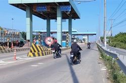 Ngày mùng 3 tết, hàng loạt xe máy đi vào cao tốc TP Hồ Chí Minh - Trung Lương